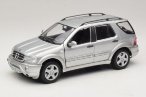 Mercedes ML55 AMG W163 Argintiu Maisto 1:18 31876-P1 Metal