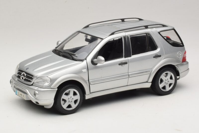 Mercedes ML55 AMG W163 Argintiu Maisto 1:18 31876-P1 Metal