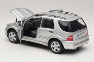 Mercedes ML55 AMG W163 Argintiu Maisto 1:18 31876-P1 Metal - imaginea 5 din 8