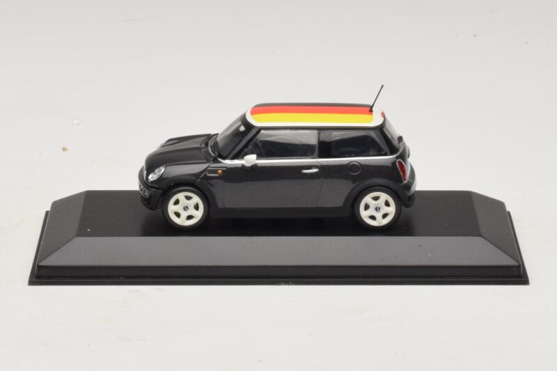 Mini Cooper One R50 Verde Cu Steag German Minichamps 1:43 MINI033 Metal