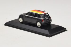 Mini Cooper One R50 Verde Cu Steag German Minichamps 1:43 MINI033 Metal - imaginea 3 din 5