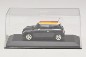 Mini Cooper One R50 Verde Cu Steag German Minichamps 1:43 MINI033 Metal - imaginea 4 din 5