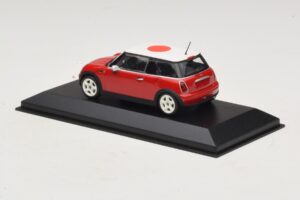 Mini Cooper One R50 Roșu Cu Steag Japonez Minichamps 1:43 MINI034 Metal - imaginea 3 din 5