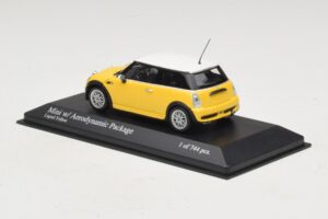 Mini Cooper One R50 cu Pachet Aero Galben Minichamps 1:43 431138274 Metal - imaginea 3 din 4