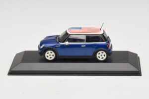 Mini Cooper S R53 Albastru Cu Steag American Minichamps 1:43 Mini Cooper S R53 Albastru Cu Steag American Minichamps 1:43 MINI014 Metal