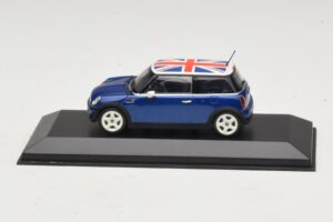Mini Cooper S R53 Albastru Cu Steag Britanic Minichamps 1:43 Mini Cooper S R53 Albastru Cu Steag Britanic Minichamps 1:43 MINI026 Metal