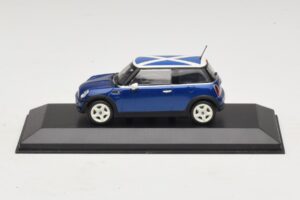 Mini Cooper S R53 Albastru Cu Steag Scoțian Minichamps 1:43 Mini Cooper S R53 Albastru Cu Steag Scoțian Minichamps 1:43 MINI016 Metal