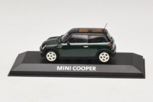 Mini Cooper S R53 Verde Închis Cu Acoperiș Negru Minichamps 1:43 Mini Cooper S R53 Verde Închis Cu Acoperiș Negru Minichamps 1:43 MINI023 Metal