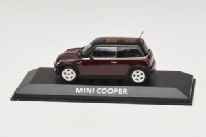 Mini Cooper S R53 Roșu Închis Cu Acoperiș Negru Minichamps 1:43 Mini Cooper S R53 Roșu Închis Cu Acoperiș Negru Minichamps 1:43 MINI028 Metal