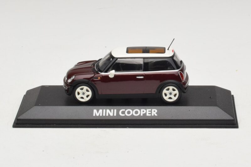 Mini Cooper S R53 Roșu Închis Cu Acoperiș Panoramic Minichamps 1:43 Mini Cooper S R53 Roșu Închis Cu Acoperiș Panoramic Minichamps 1:43 MINI019 Metal