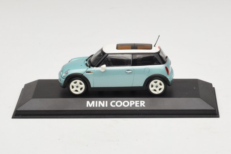 Mini Cooper S R53 Albastru Deschis Metalizat Cu Acoperiș Panoramic Minichamps 1:43 Mini Cooper S R53 Albastru Deschis Metalizat Cu Acoperiș Panoramic Minichamps 1:43 MINI018 Metal