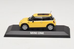 Mini Cooper S R53 Liquid Yellow Cu Acoperiș Panoramic Minichamps 1:43 Mini Cooper S R53 Liquid Yellow Cu Acoperiș Panoramic Minichamps 1:43 MINI013 Metal