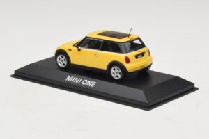 Mini Cooper S R53 Liquid Yellow Cu Acoperiș Panoramic Minichamps 1:43 MINI013 Metal - imaginea 3 din 4