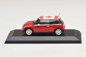 Mini Cooper S R53 Roșu Cu Steag Canadian Minichamps 1:43 MINI017 Metal