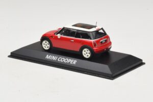 Mini Cooper S R53 Roșu Cu Acoperiș Panoramic Minichamps 1:43 MINI024 Metal - imaginea 3 din 5