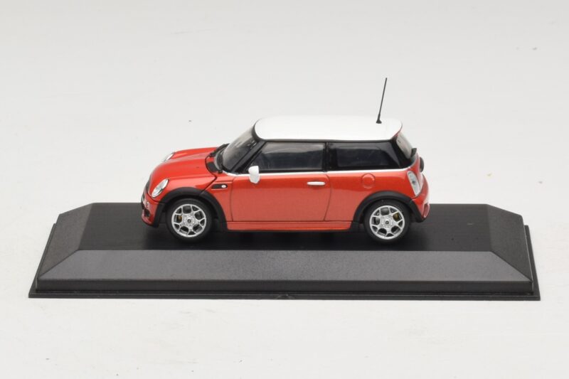 Mini Cooper S R53 Roșu Cu Acoperiș Alb Minichamps 1:43 MINI025 Metal