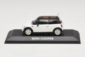 Mini Cooper S R53 Alb Cu Acoperiș Negru Minichamps 1:43 Mini Cooper S R53 Alb Cu Acoperiș Negru Minichamps 1:43 MINI027 Metal