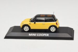 Mini Cooper S R53 Galben Cu Acoperiș Negru Minichamps 1:43 Mini Cooper S R53 Galben Cu Acoperiș Negru Minichamps 1:43 MINI031 Metal