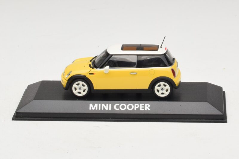 Mini Cooper S R53 Galben Cu Acoperiș Panoramic Galben Minichamps 1:43 Mini Cooper S R53 Galben Cu Acoperiș Panoramic Galben Minichamps 1:43 MINI029 Metal