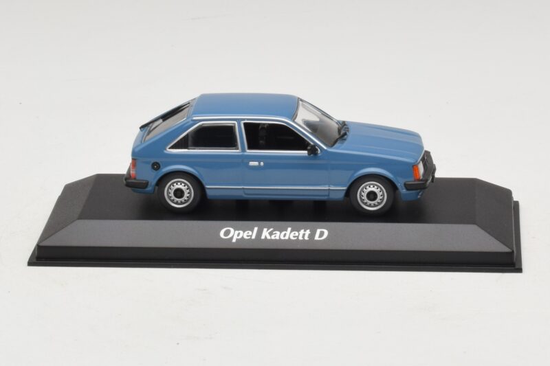 Opel Kadett D Albastru Maxichamps 1:43 Opel Kadett D Albastru Maxichamps 1:43 940044100 Metal