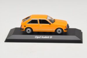 Opel Kadett D Portocaliu Maxichamps 1:43 940044101 Metal