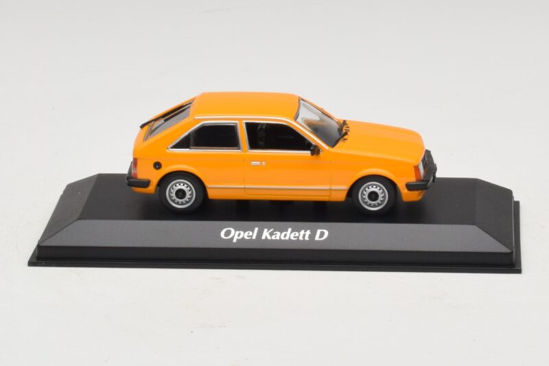 Opel Kadett D Portocaliu Maxichamps 1:43 940044101 Metal