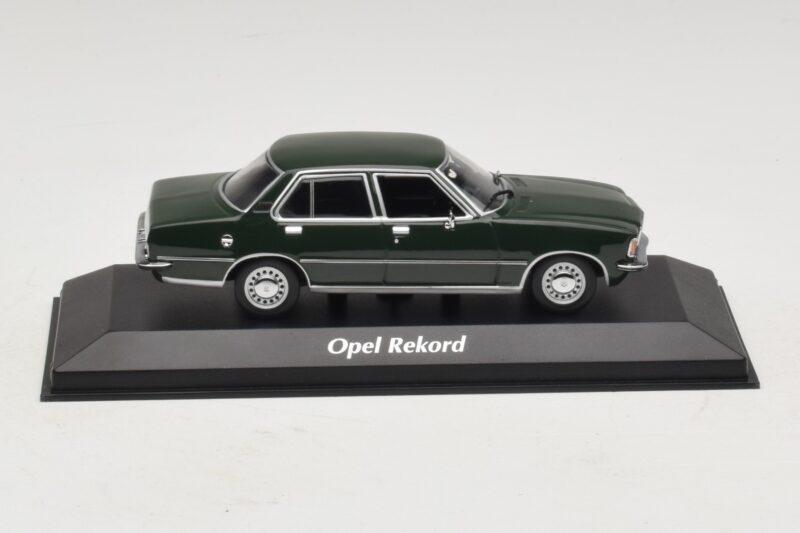 Opel Rekord D Verde Închis Maxichamps 1:43 Opel Rekord D Verde Închis Maxichamps 1:43 940044001 Metal
