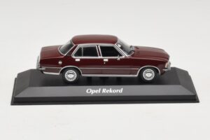 Opel Rekord D Roșu Închis Maxichamps 1:43 Opel Rekord D Roșu Închis Maxichamps 1:43 940044000 Metal