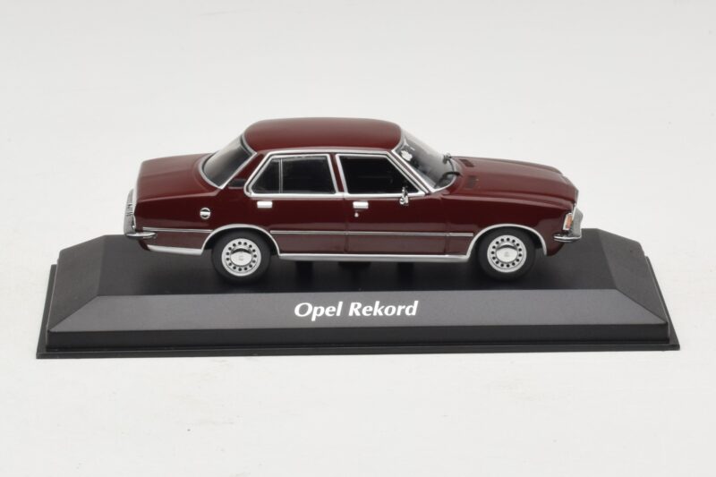 Opel Rekord D Roșu Închis Maxichamps 1:43 Opel Rekord D Roșu Închis Maxichamps 1:43 940044000 Metal