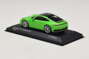 Porsche 911 992 Carrera 4S Verde Minichamps 1:43 410069322 Metal - imaginea 3 din 5