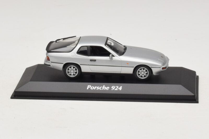 Porsche 924 Argintiu Maxichamps 1:43 Porsche 924 Argintiu Maxichamps 1:43 940062120 Metal