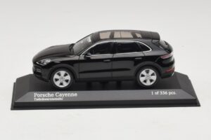 Porsche Cayenne Negru Metalizat Minichamps 1:43 410066301 Metal