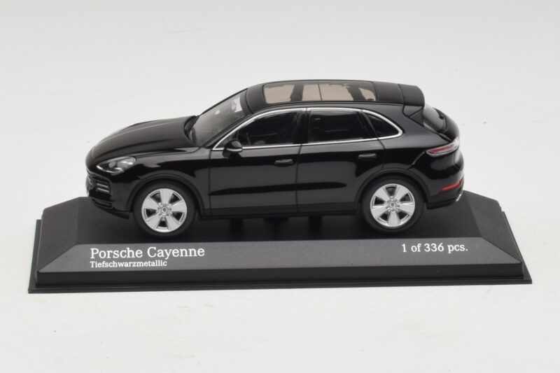 Porsche Cayenne Negru Metalizat Minichamps 1:43 Porsche Cayenne Negru Metalizat Minichamps 1:43 410066301 Metal