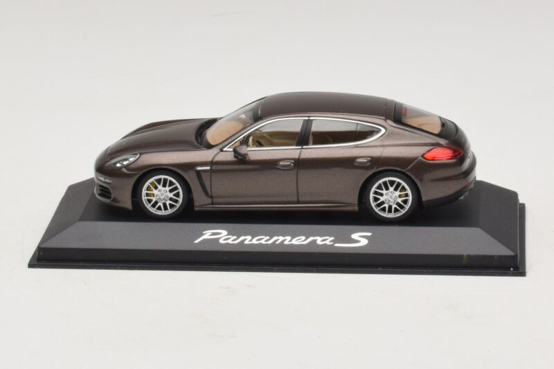 Porsche Panamera 970 S Maro Metalizat Minichamps 1:43 Porsche Panamera 970 S Maro Metalizat Minichamps 1:43 WAP0203400E Metal