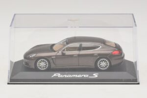 Porsche Panamera 970 S Maro Metalizat Minichamps 1:43 WAP0203400E Metal - imaginea 4 din 5