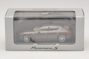 Porsche Panamera 970 S Maro Metalizat Minichamps 1:43 WAP0203400E Metal - imaginea 5 din 5