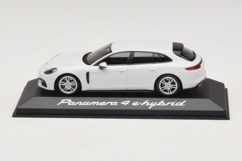 Porsche Panamera 971 4 E-Hybrid Alb Minichamps 1:43 Porsche Panamera 971 4 E-Hybrid Alb Minichamps 1:43 WAP0207620H Metal