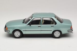 Renault 18 Verde Deschis MCG 1:18 MCG18596 Metal - imaginea 3 din 6