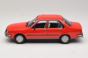 Renault 18 Roșu MCG 1:18 MCG18595 Metal - imaginea 3 din 6