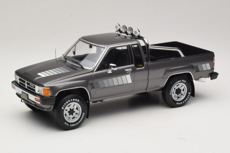 Toyota Hilux N50 Xtra Cab 4x4 Gri Metalizat KK-Scale 1:18 KKDC181563 Metal