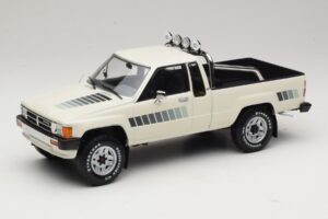 Toyota Hilux N50 Xtra Cab 4x4 Alb KK-Scale 1:18 KKDC181564 Metal