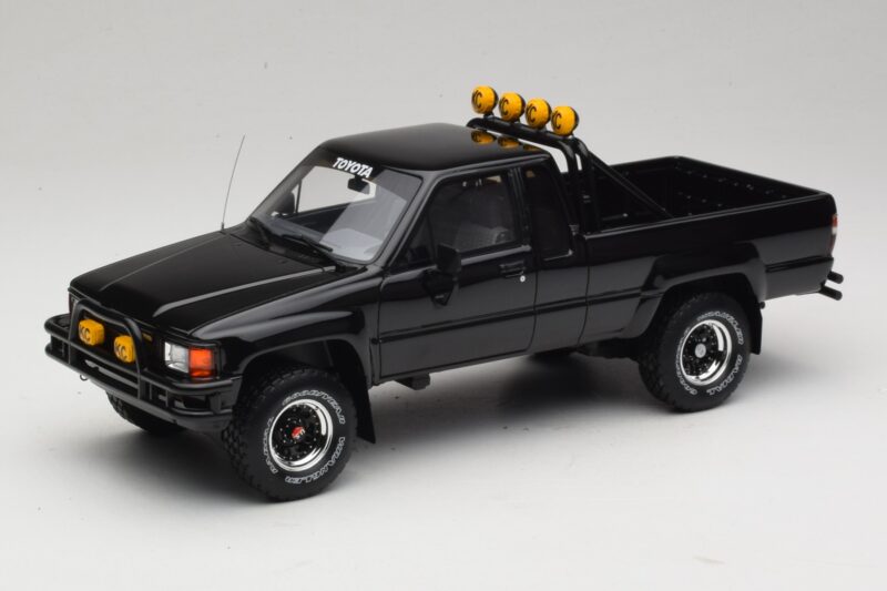 Toyota Hilux N60 SR5 Back to the Future II Negru Lucios Otto 1:18 OT481 Rășină