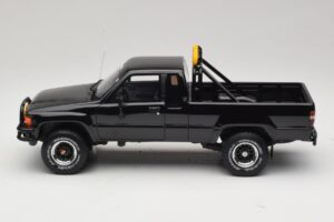 Toyota Hilux N60 SR5 Back to the Future II Negru Lucios Otto 1:18 OT481 Rășină - imaginea 3 din 6