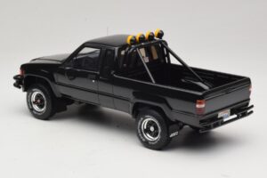 Toyota Hilux N60 SR5 Back to the Future II Negru Lucios Otto 1:18 OT481 Rășină - imaginea 5 din 6