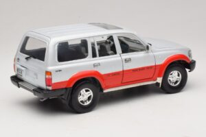 Toyota Land Cruiser J80 Argintiu Roșu Road Legends 1:18 92098 Metal - imaginea 3 din 8