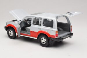 Toyota Land Cruiser J80 Argintiu Roșu Road Legends 1:18 92098 Metal - imaginea 5 din 8