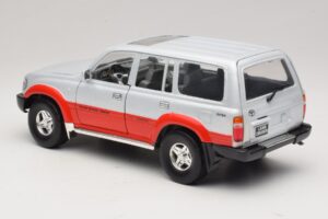 Toyota Land Cruiser J80 Argintiu Roșu Road Legends 1:18 92098 Metal - imaginea 7 din 8