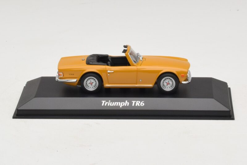 Triumph TR6 Portocaliu Maxichamps 1:43 Triumph TR6 Portocaliu Maxichamps 1:43 940132571 Metal