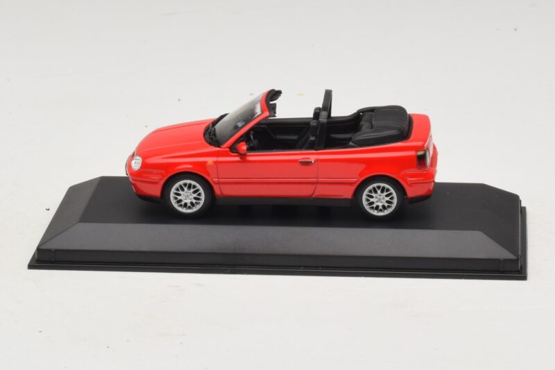 Volkswagen Golf Mk4 Cabriolet Roșu Ediție Dealer Minichamps 1:43 Volkswagen Golf Mk4 Cabriolet Roșu Ediție Dealer Minichamps 1:43 GOLF006 Metal