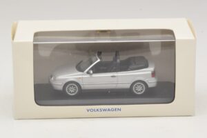 Volkswagen Golf Mk4 Cabriolet Argintiu Ediție Dealer Minichamps 1:43 GOLF004 Metal - imaginea 5 din 5